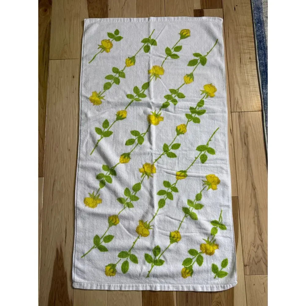 VINTAGE white and yellow rose bath towel